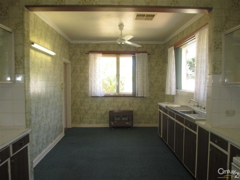 5 Houston Street, Rockingham WA 6168