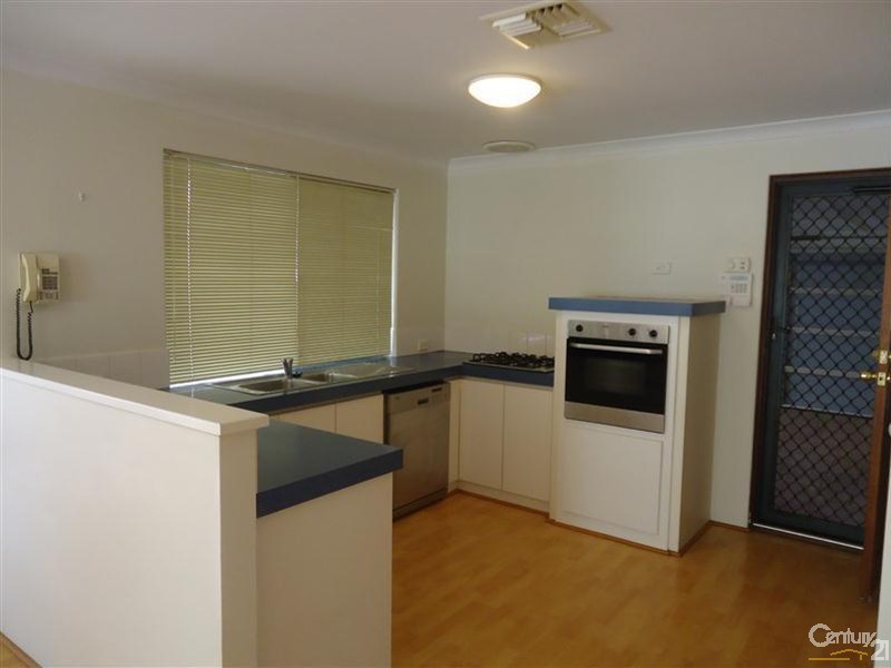 15 Dunlowe Loop, Warnbro WA 6169