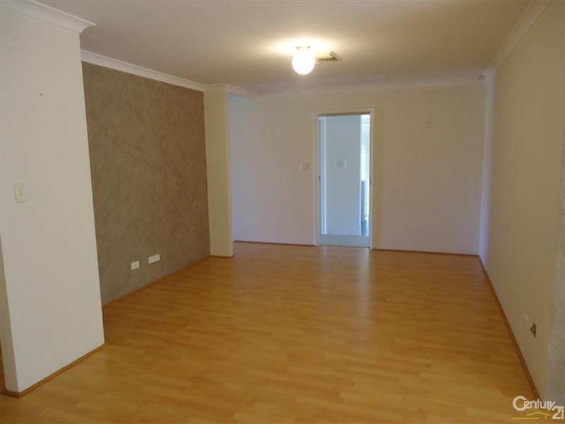 15 Dunlowe Loop, Warnbro WA 6169