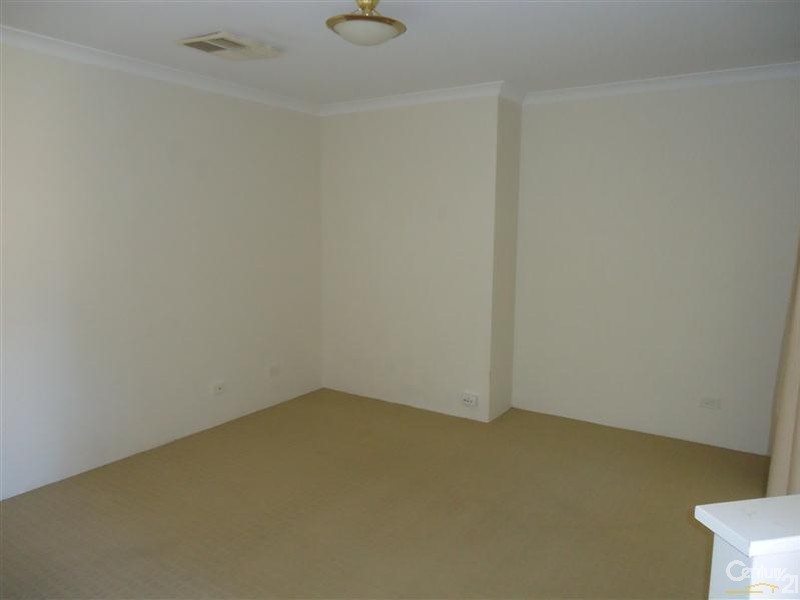 15 Dunlowe Loop, Warnbro WA 6169