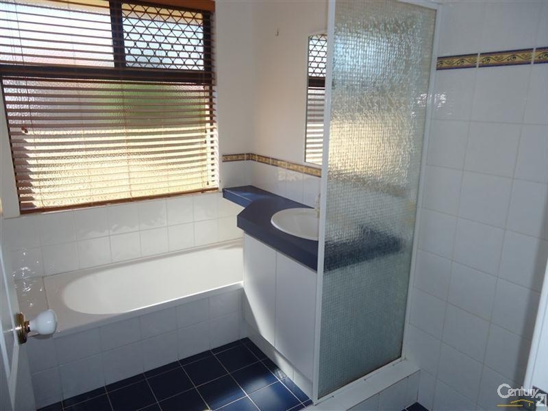 15 Dunlowe Loop, Warnbro WA 6169