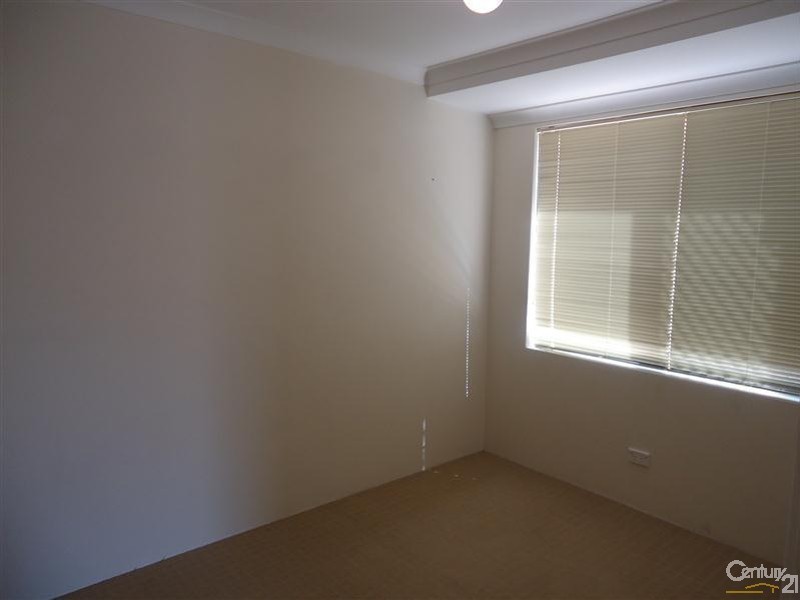 15 Dunlowe Loop, Warnbro WA 6169