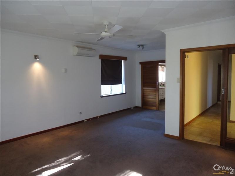 21 Waikiki Road, Safety Bay WA 6169