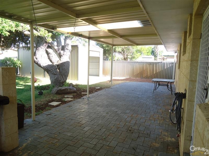 21 Waikiki Road, Safety Bay WA 6169