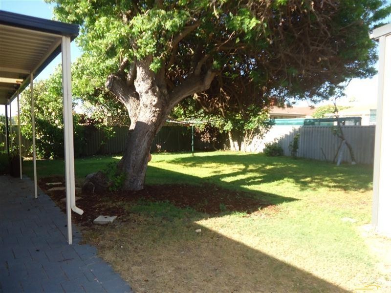 21 Waikiki Road, Safety Bay WA 6169