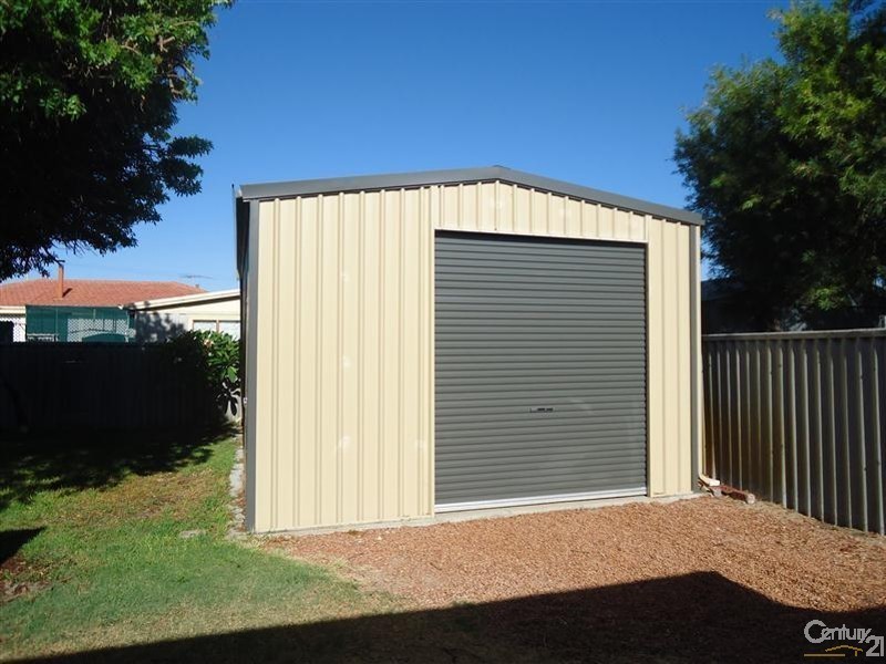 21 Waikiki Road, Safety Bay WA 6169