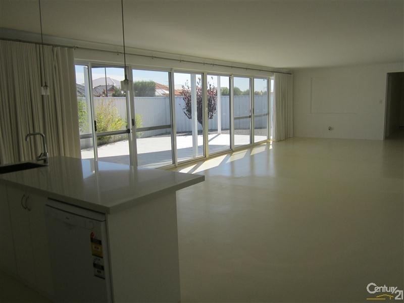 2 Valheru Avenue, Rockingham WA 6168