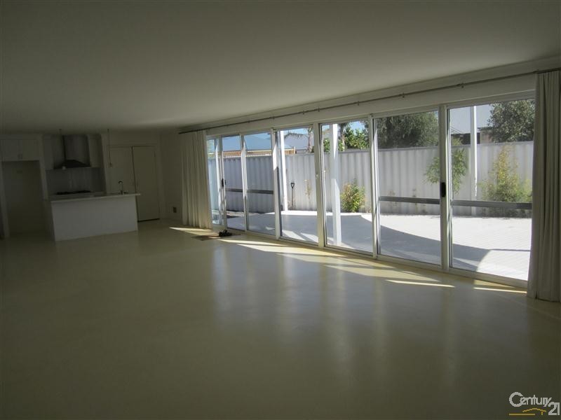 2 Valheru Avenue, Rockingham WA 6168