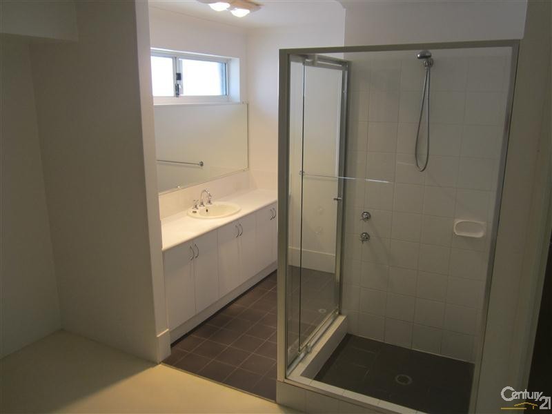 2 Valheru Avenue, Rockingham WA 6168