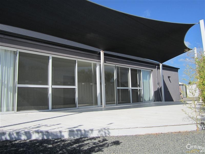 2 Valheru Avenue, Rockingham WA 6168