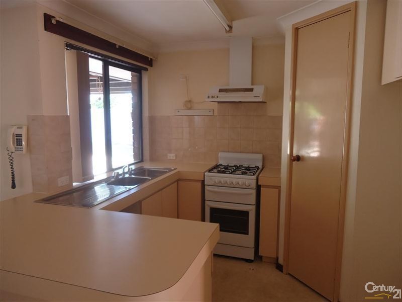 8 Madison Place, Cooloongup WA 6168