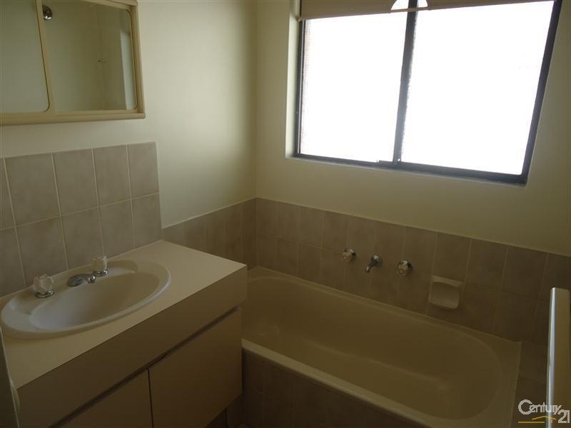 8 Madison Place, Cooloongup WA 6168