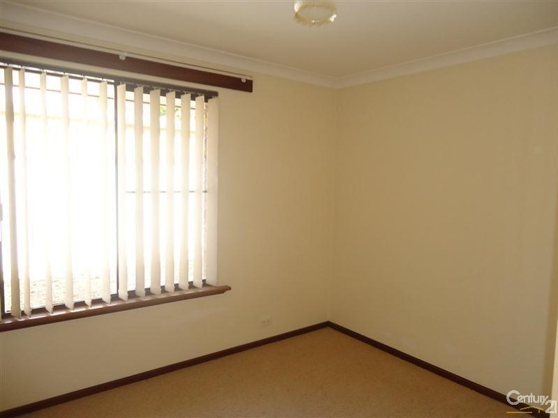 8 Madison Place, Cooloongup WA 6168