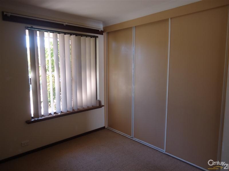 8 Madison Place, Cooloongup WA 6168