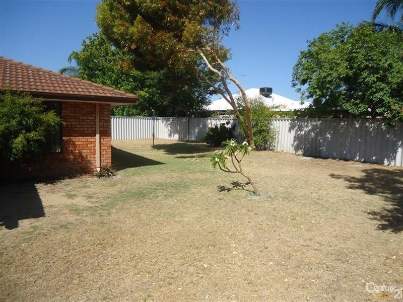 8 Madison Place, Cooloongup WA 6168