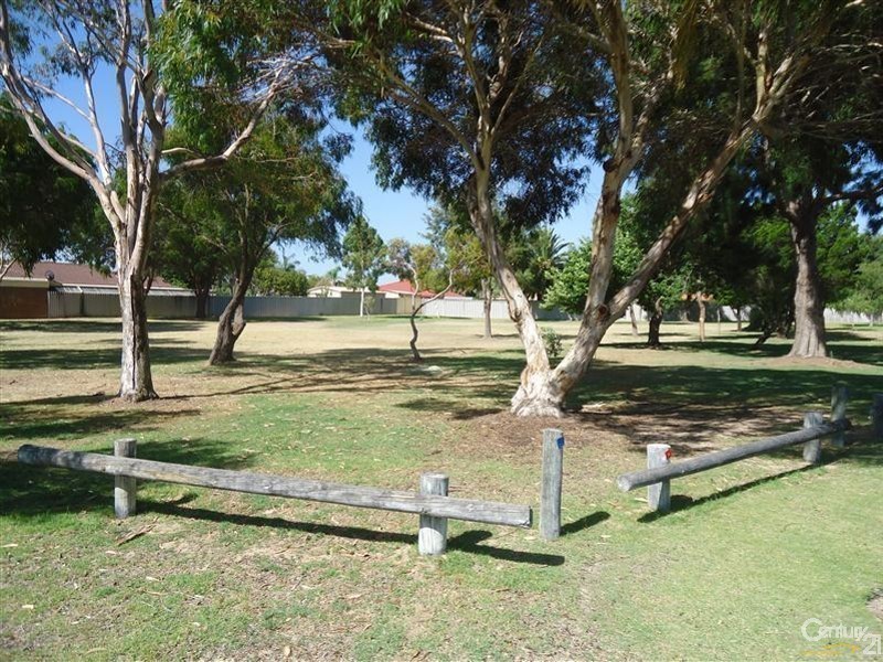 8 Madison Place, Cooloongup WA 6168