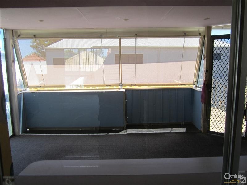 2/12 Parkin Street, Rockingham WA 6168