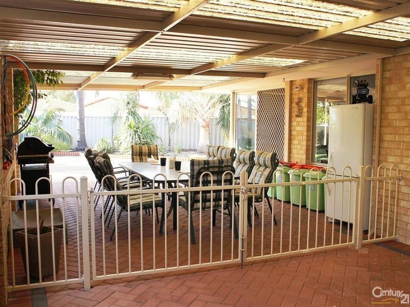 29 Kentia Close, Warnbro WA 6169