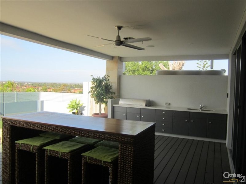 10 Hilda Road, Waikiki WA 6169