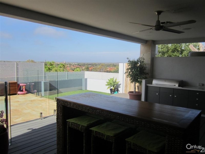 10 Hilda Road, Waikiki WA 6169