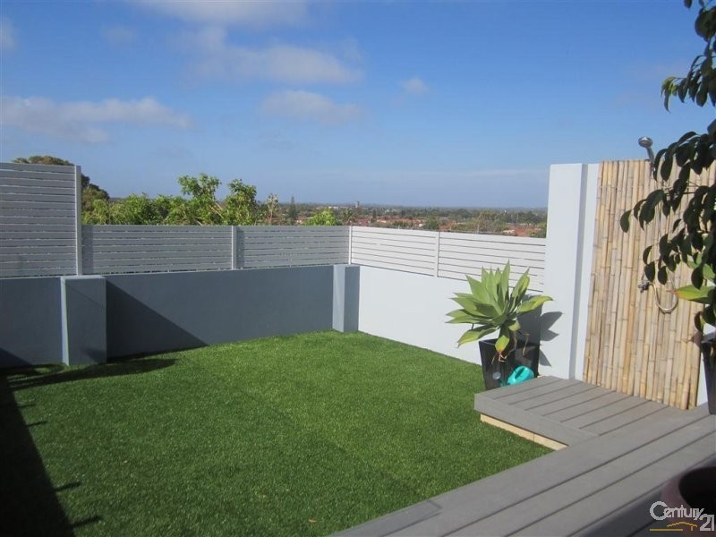 10 Hilda Road, Waikiki WA 6169