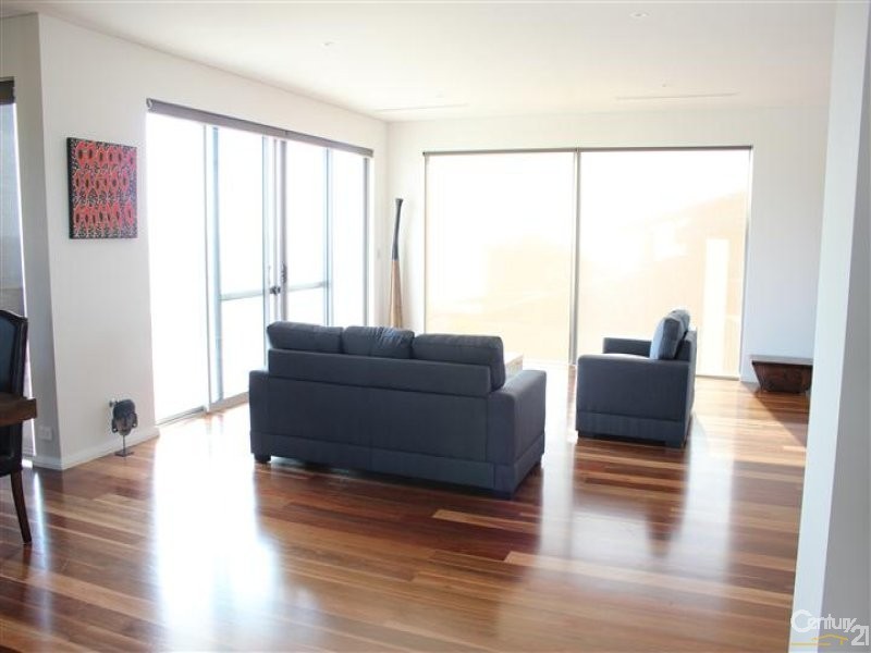 10 Hilda Road, Waikiki WA 6169