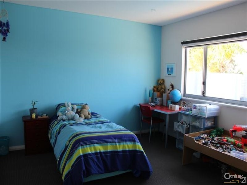 10 Hilda Road, Waikiki WA 6169