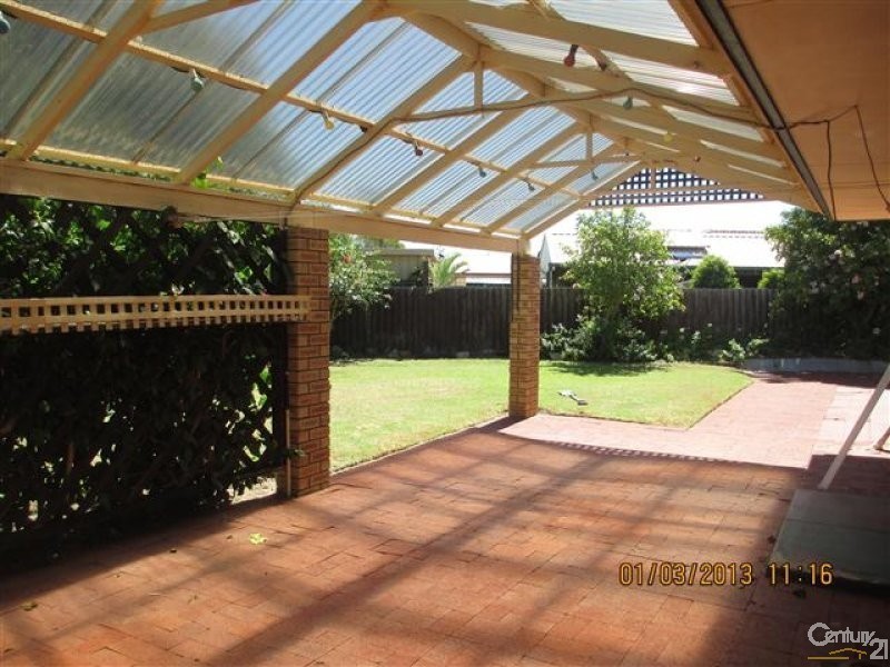 12 Voyager Court, Cooloongup WA 6168