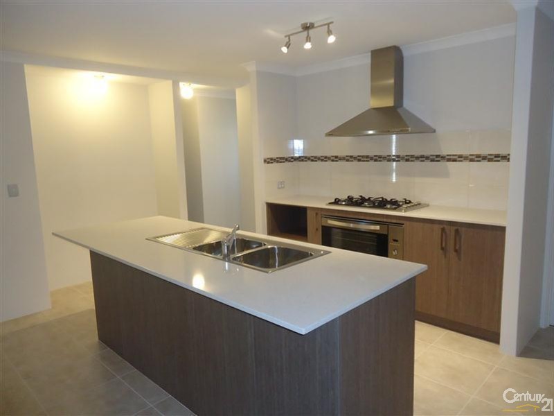 54 Sellafield Bend, Waikiki WA 6169