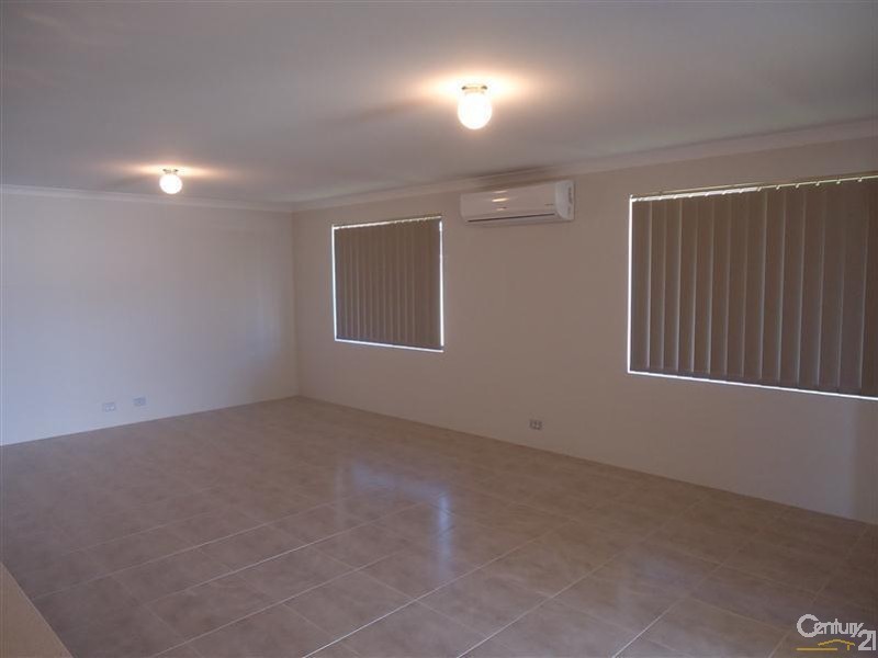 54 Sellafield Bend, Waikiki WA 6169