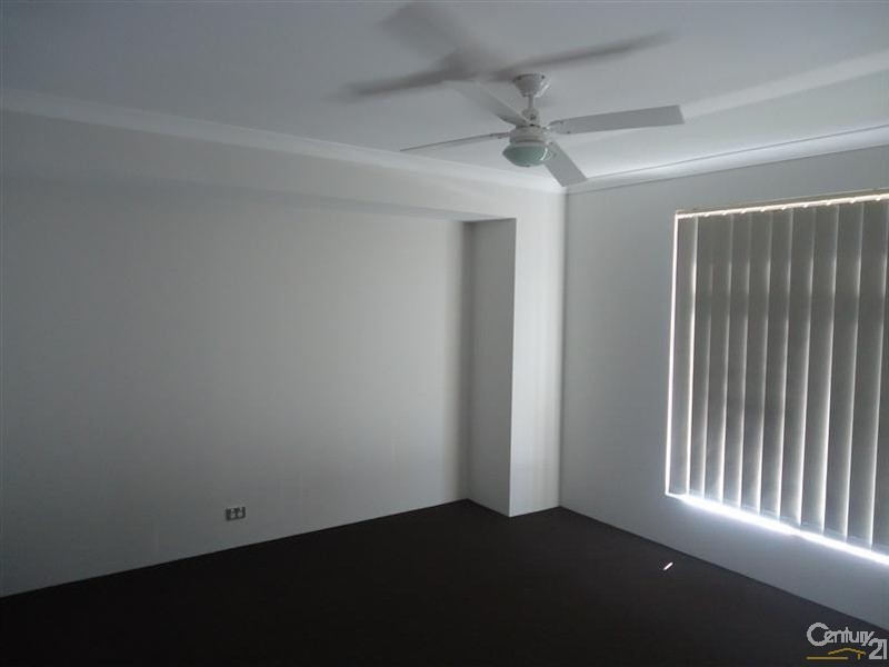 54 Sellafield Bend, Waikiki WA 6169