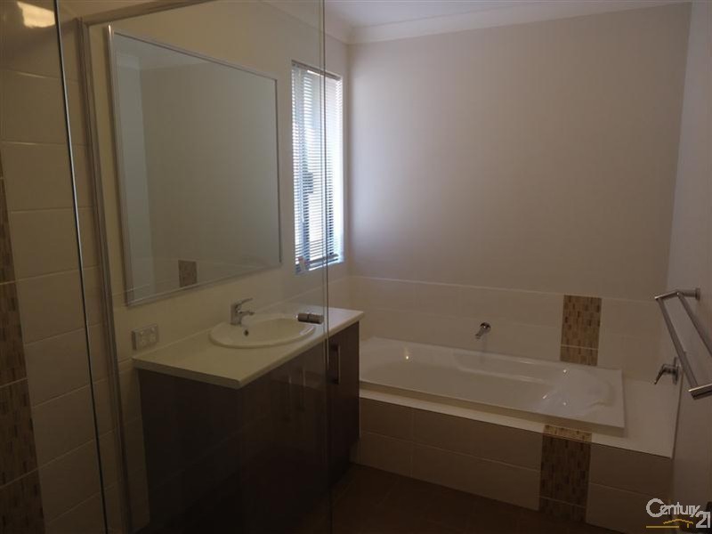 54 Sellafield Bend, Waikiki WA 6169