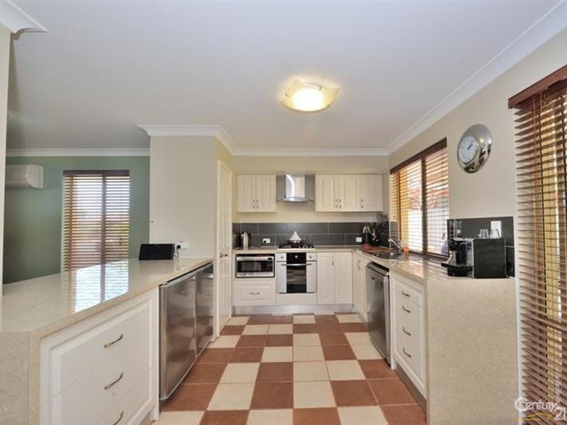 4 Caspian Mews, Waikiki WA 6169