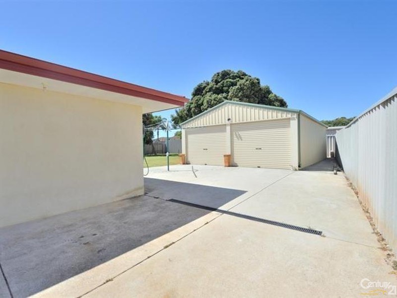 4 Caspian Mews, Waikiki WA 6169