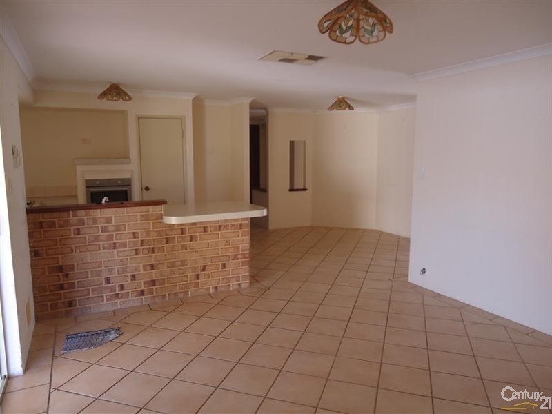 100 The Avenue, Warnbro WA 6169