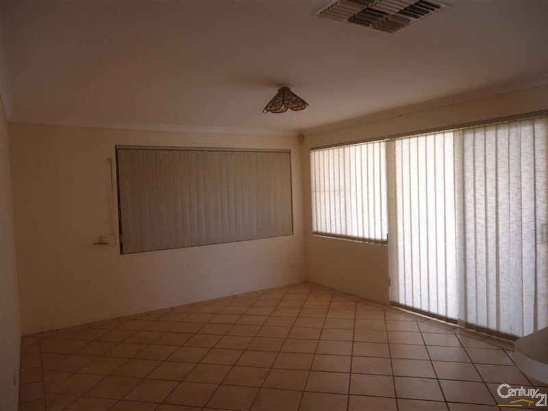 100 The Avenue, Warnbro WA 6169