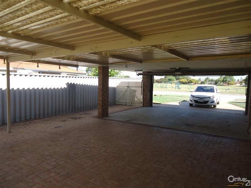 100 The Avenue, Warnbro WA 6169