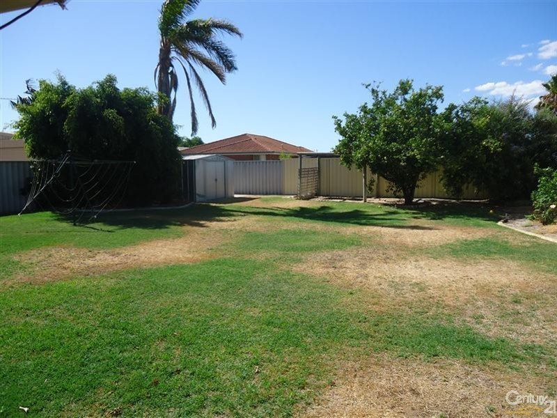 100 The Avenue, Warnbro WA 6169