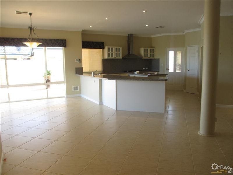 10 Sao Jorge Green, Secret Harbour WA 6173