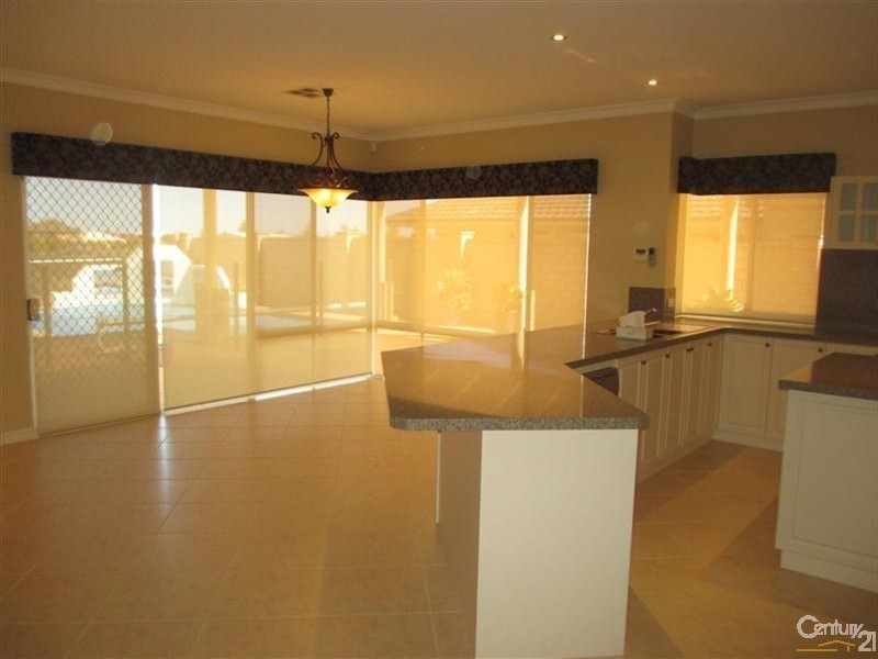 10 Sao Jorge Green, Secret Harbour WA 6173