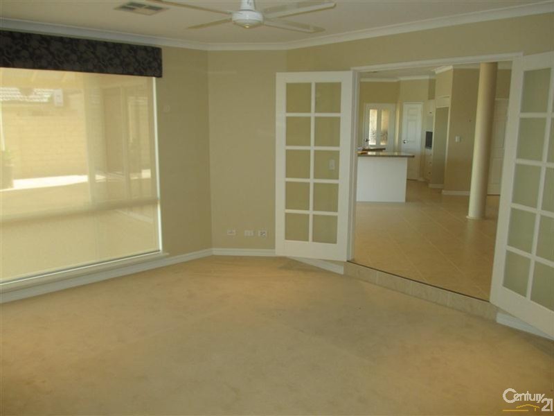 10 Sao Jorge Green, Secret Harbour WA 6173