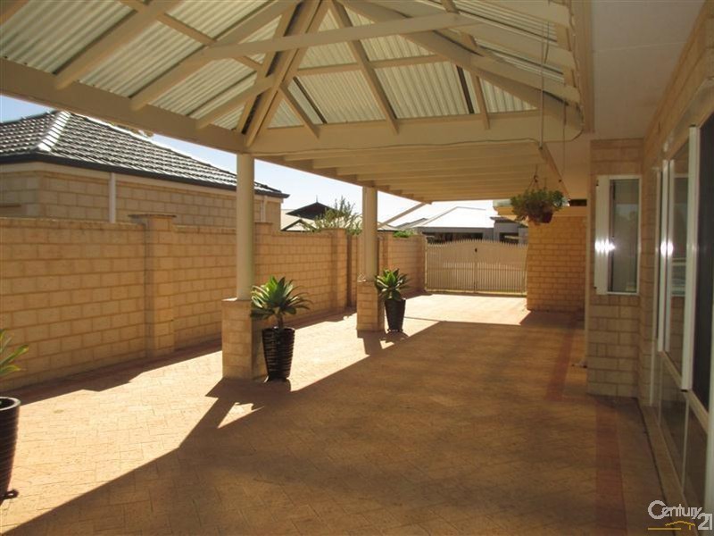 10 Sao Jorge Green, Secret Harbour WA 6173