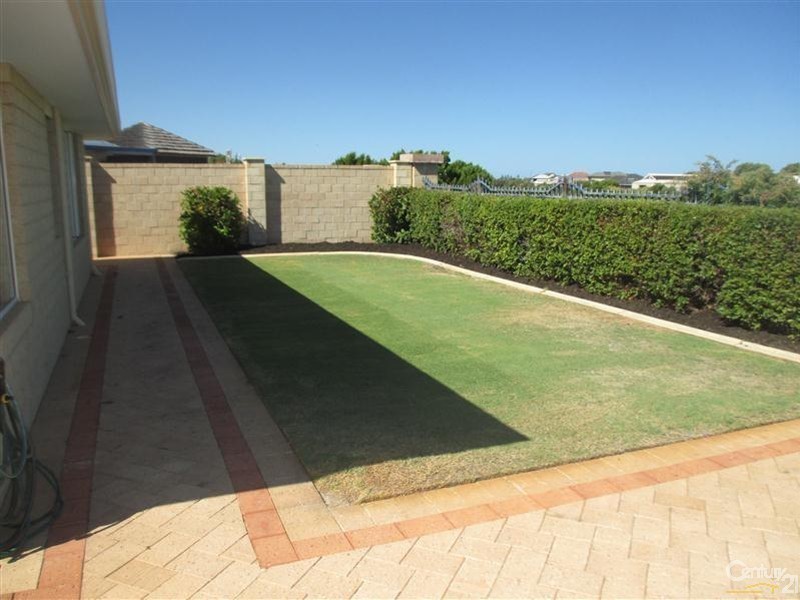 10 Sao Jorge Green, Secret Harbour WA 6173