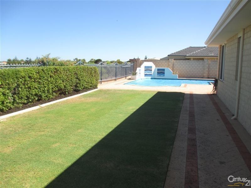 10 Sao Jorge Green, Secret Harbour WA 6173