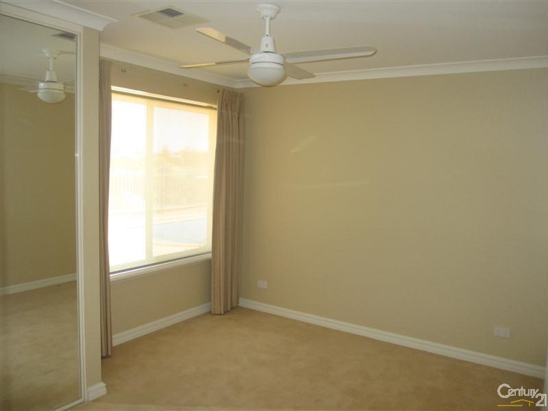 10 Sao Jorge Green, Secret Harbour WA 6173