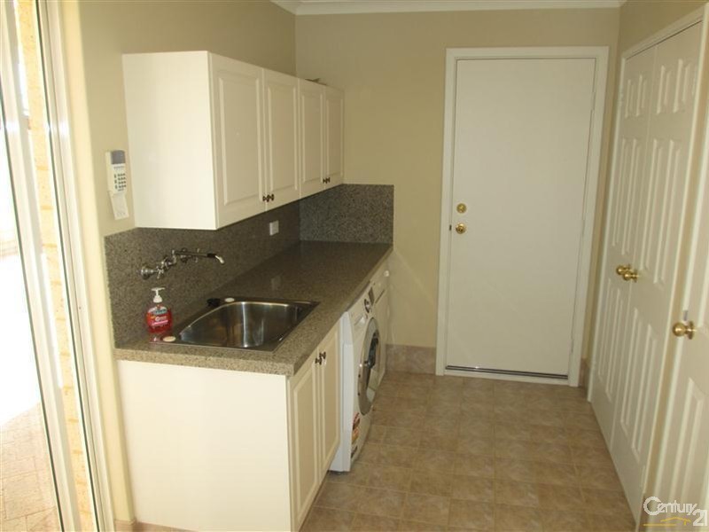 10 Sao Jorge Green, Secret Harbour WA 6173