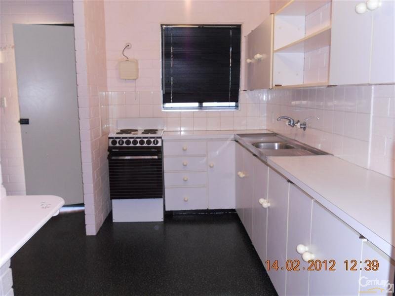 18/13 Merope Close, Rockingham WA 6168