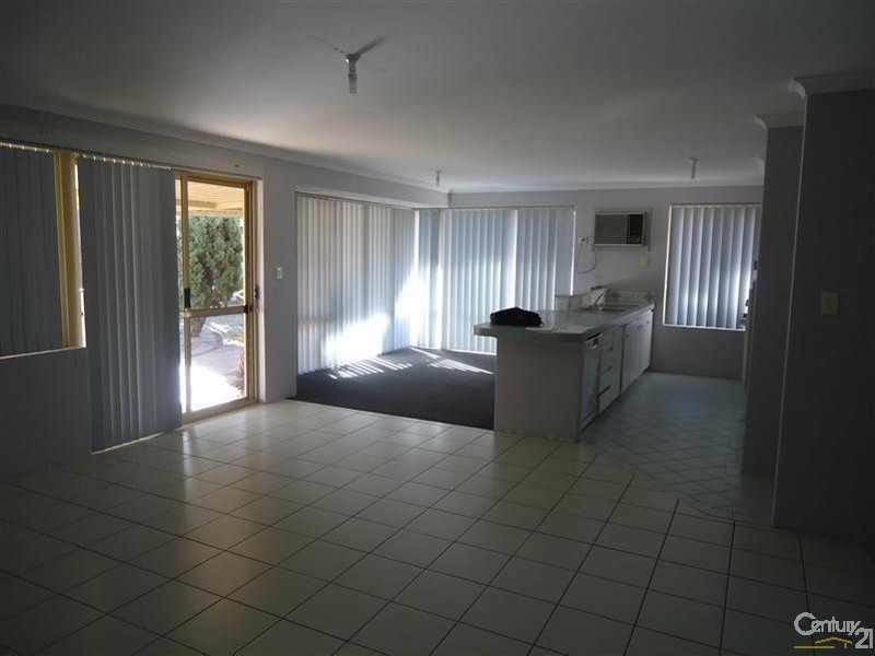 17 Kentia Close, Warnbro WA 6169