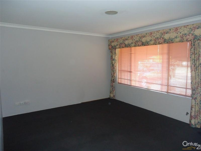 17 Kentia Close, Warnbro WA 6169