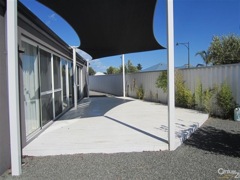 2 Valheru Avenue, Rockingham WA 6168